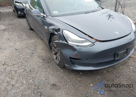2019 Tesla Model 3 Long Range/Performance z USA, uszkodzony, nr VIN 5YJ3E1EB7KF413312